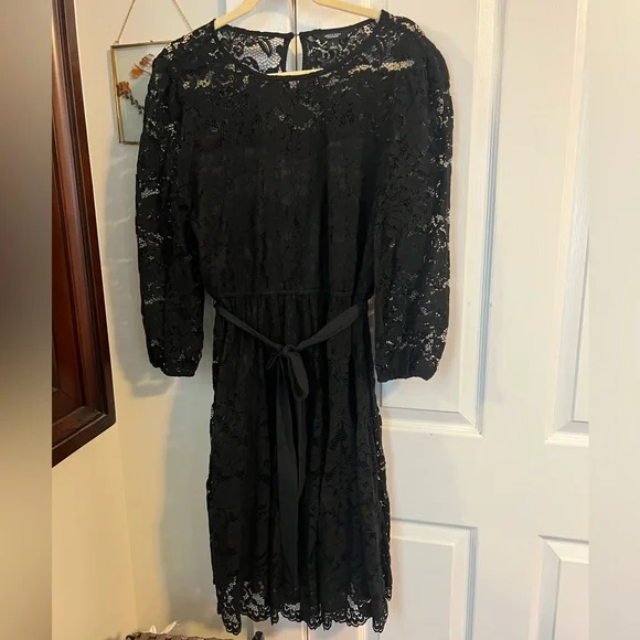 Vera Wang | Dresses | Vera Wang Elegant Black Dress With Lace Detail Great  Condition Only Worn Once | Poshmark